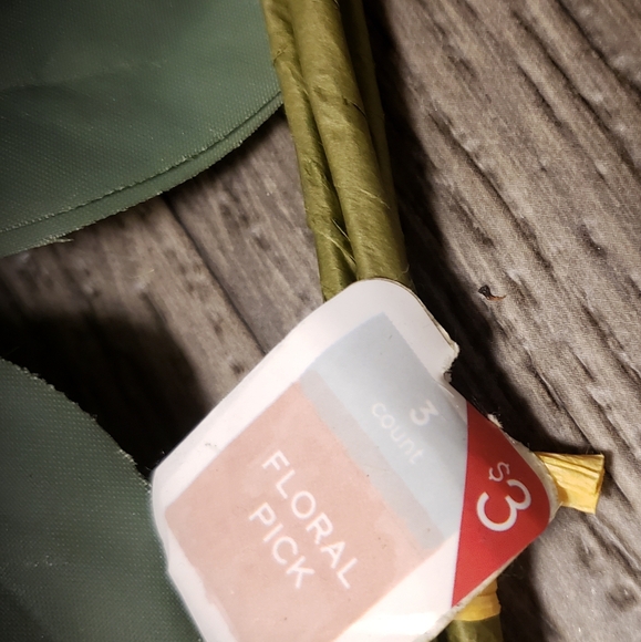 NWT'S DESIGN YOUR OWN FLOWER BUNDLES|SOLD @TARGET FOR$3 EACH| OVER 20 SETS INC. - Picture 6 of 10